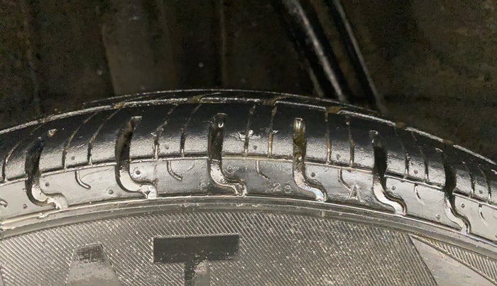 2018 Renault Kwid RXT 1.0 AMT (O), Petrol, Automatic, 30,704 km, Right Rear Tyre Tread