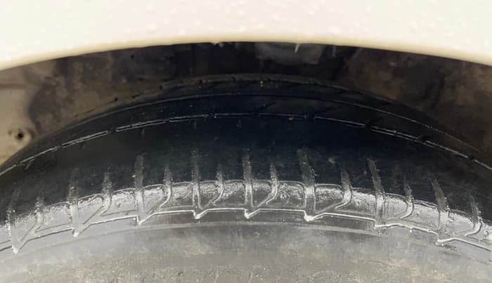 2016 Hyundai Verna 1.6 CRDI SX, Diesel, Manual, 27,271 km, Left Front Tyre Tread