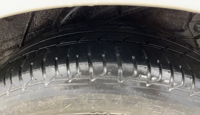 2016 Hyundai Verna 1.6 CRDI SX, Diesel, Manual, 27,271 km, Left Rear Tyre Tread