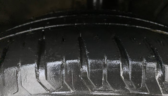 2018 Hyundai Verna 1.6 SX VTVT AT (O), Petrol, Automatic, 32,003 km, Right Front Tyre Tread