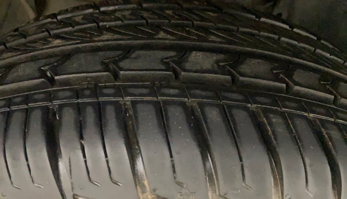 2015 Renault Duster 110 PS RXL DIESEL, Diesel, Manual, 1,04,256 km, Left Front Tyre Tread