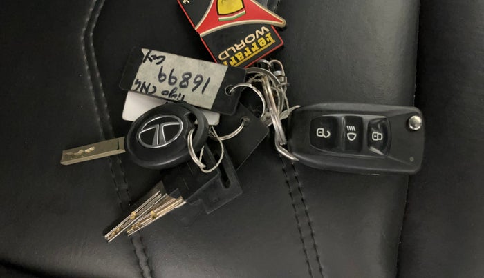 2022 Tata Tiago XT CNG, CNG, Manual, 43,715 km, Key Close Up