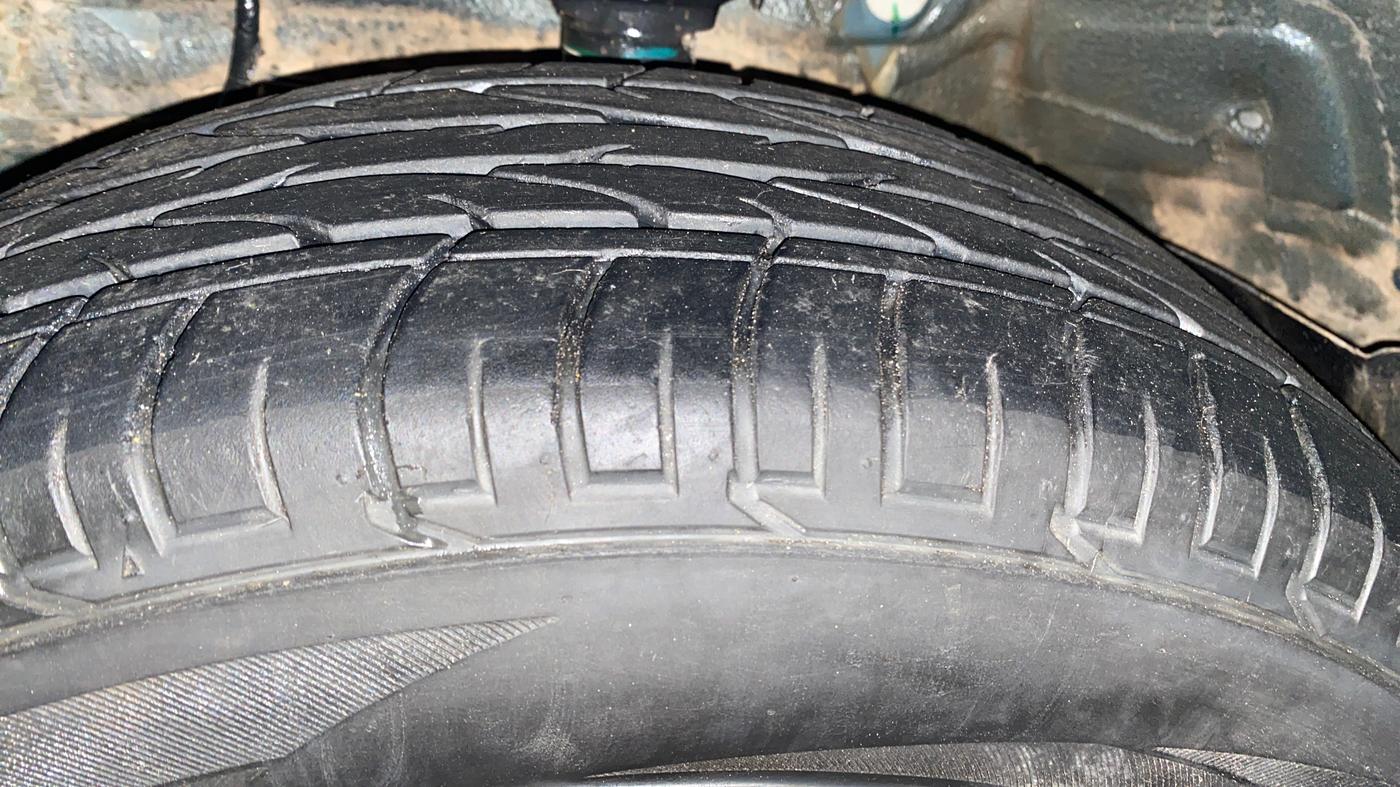 2022 Mahindra XUV300 W6 1.5 DIESEL AMT, Diesel, Automatic, 17,803 km, Left Front Tyre Tread