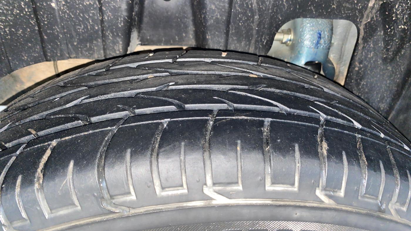 2022 Mahindra XUV300 W6 1.5 DIESEL AMT, Diesel, Automatic, 17,803 km, Right Rear Tyre Tread