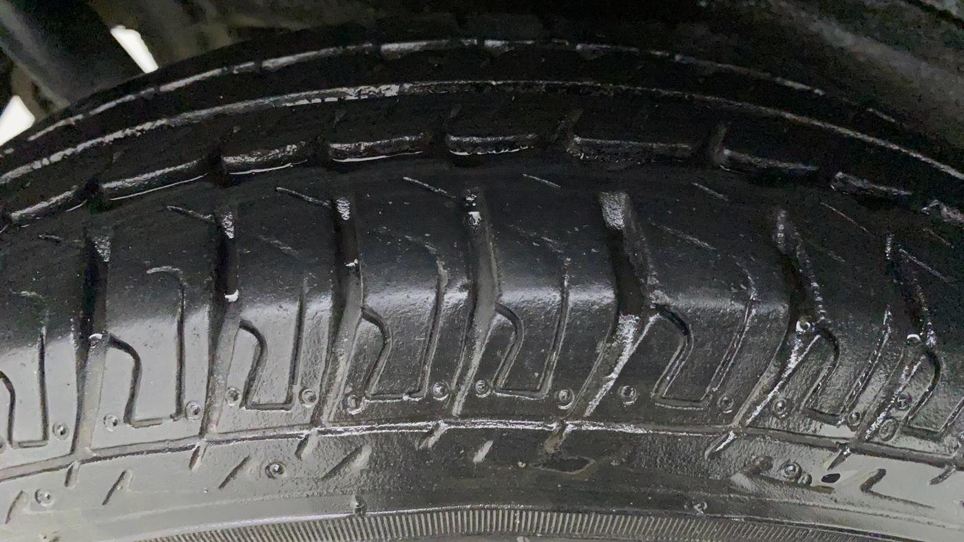 2015 Maruti Wagon R 1.0 LXI CNG, CNG, Manual, 74,924 km, Right Front Tyre Tread