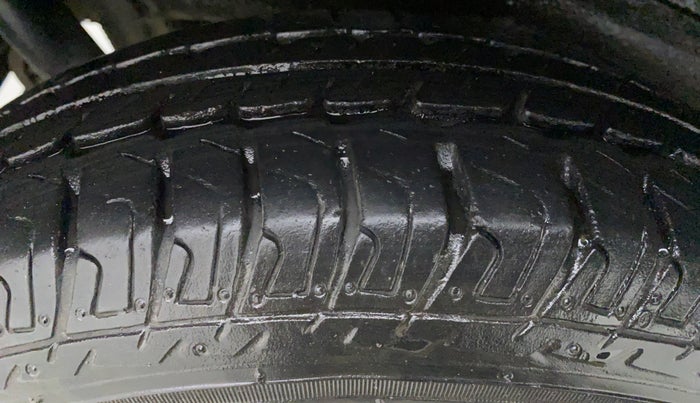 2015 Maruti Wagon R 1.0 LXI CNG, CNG, Manual, 74,924 km, Right Front Tyre Tread