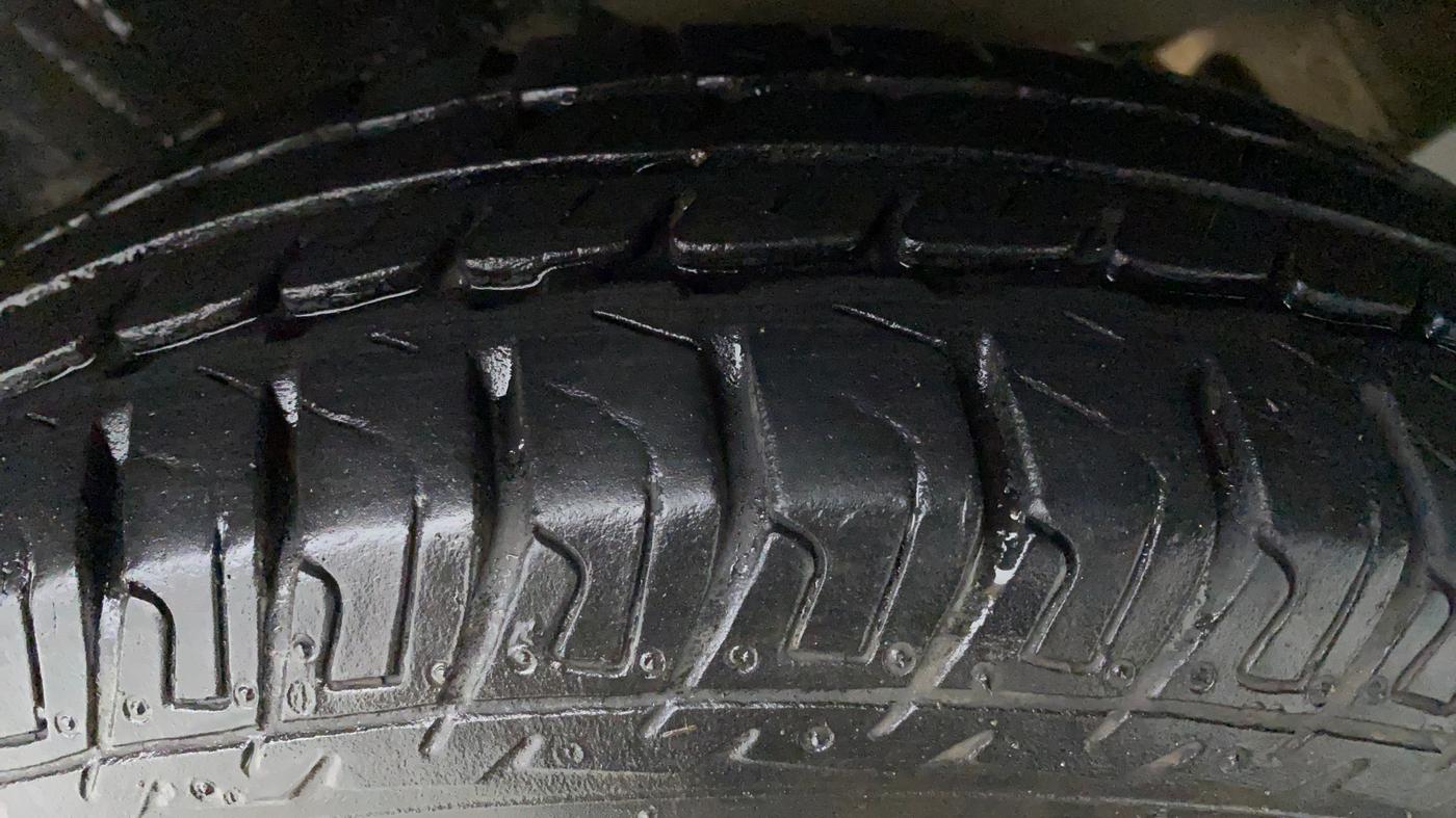 2015 Maruti Wagon R 1.0 LXI CNG, CNG, Manual, 74,924 km, Left Front Tyre Tread