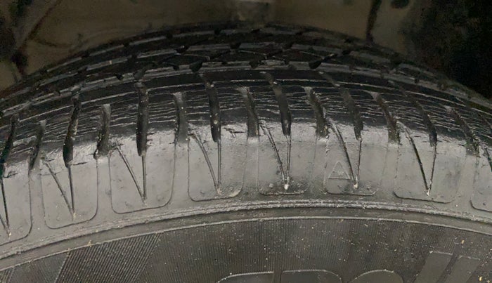 2017 Maruti Vitara Brezza ZDI, Diesel, Manual, 96,958 km, Left Front Tyre Tread