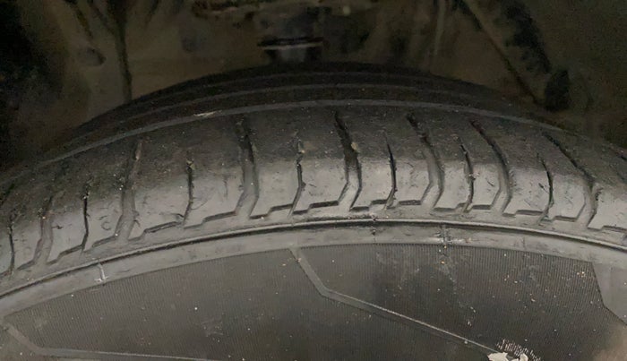 2017 Maruti Vitara Brezza ZDI, Diesel, Manual, 96,958 km, Right Front Tyre Tread