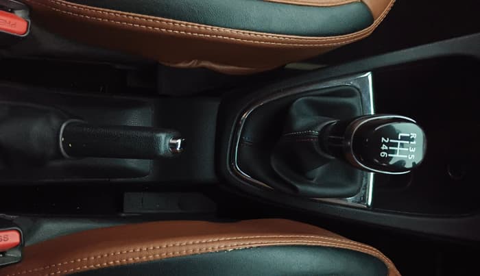 2018 Renault Captur RXT DIESEL DUAL TONE, Diesel, Manual, 1,01,085 km, Gear Lever