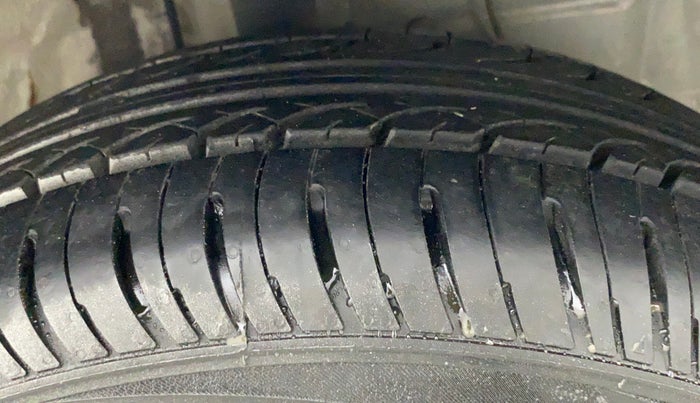 2011 Toyota Etios G SP, Petrol, Manual, 15,598 km, Right Front Tyre Tread