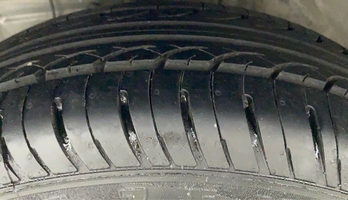 2011 Toyota Etios G SP, Petrol, Manual, 15,598 km, Left Front Tyre Tread