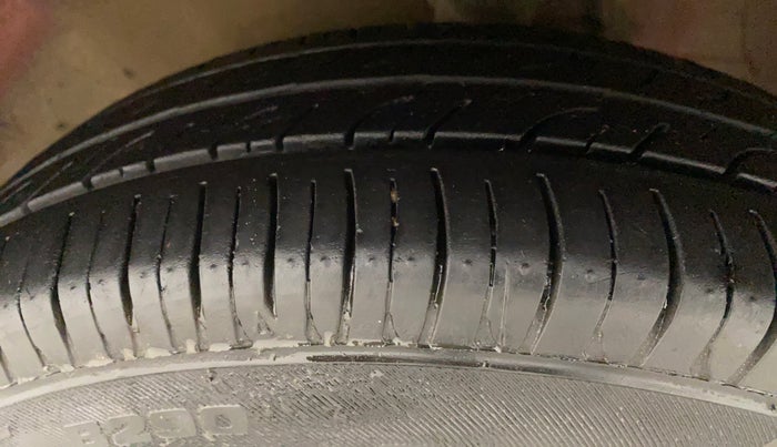2014 Maruti Alto 800 LXI, Petrol, Manual, 78,276 km, Left Front Tyre Tread