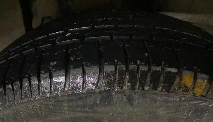 2023 Mahindra XUV300 W4 1.2 PETROL, Petrol, Manual, 8,022 km, Left Rear Tyre Tread