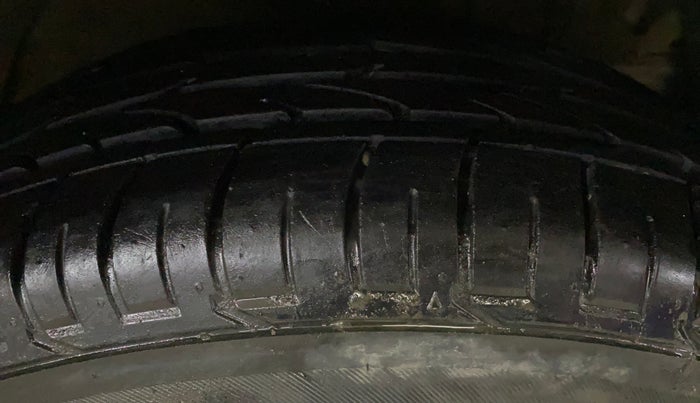 2023 Mahindra XUV300 W4 1.2 PETROL, Petrol, Manual, 8,022 km, Right Front Tyre Tread