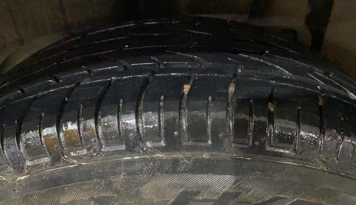 2023 Mahindra XUV300 W4 1.2 PETROL, Petrol, Manual, 8,022 km, Right Rear Tyre Tread