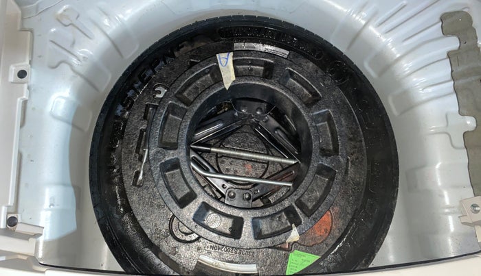 2023 Mahindra XUV300 W4 1.2 PETROL, Petrol, Manual, 8,022 km, Spare Tyre