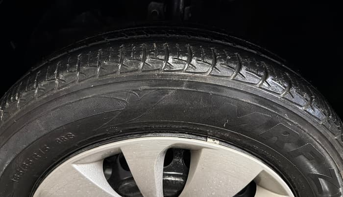 2016 Maruti Baleno DELTA PETROL 1.2, Petrol, Manual, 67,702 km, Left Front Tyre Tread