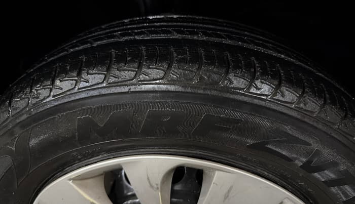 2016 Maruti Baleno DELTA PETROL 1.2, Petrol, Manual, 67,702 km, Right Front Tyre Tread
