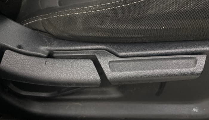 2019 Hyundai VENUE SX PLUS 1.0 TURBO DCT, Petrol, Automatic, 17,162 km, Driver Side Adjustment Panel