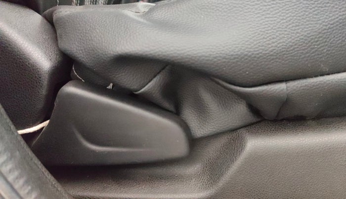 2018 Renault Kwid RXT 1.0 AMT (O), Petrol, Automatic, 76,339 km, Driver Side Adjustment Panel