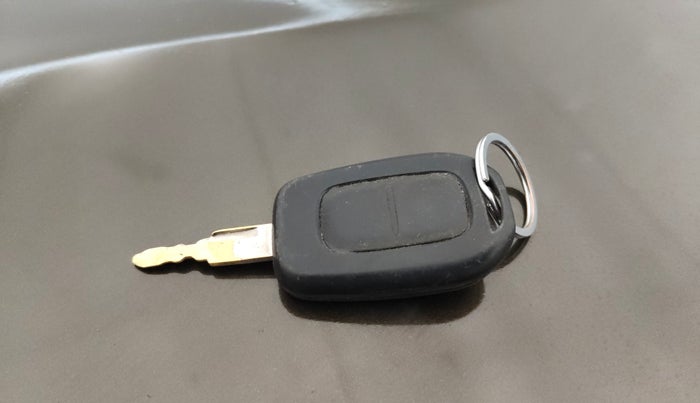 2018 Renault Kwid RXT 1.0 AMT (O), Petrol, Automatic, 76,339 km, Key Close Up