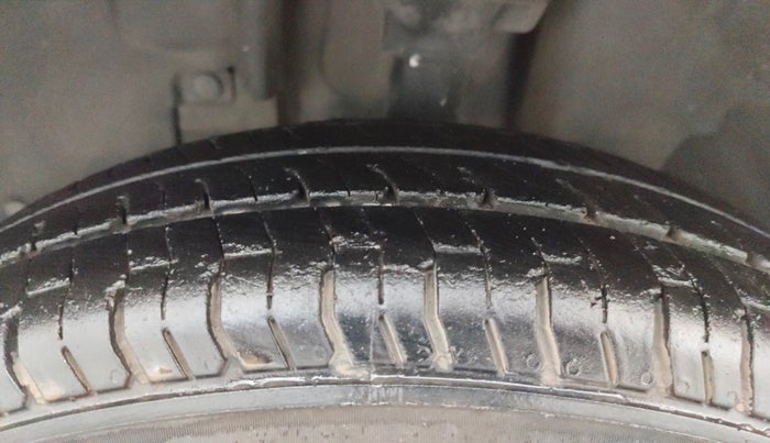 2018 Renault Kwid RXT 1.0 AMT (O), Petrol, Automatic, 76,339 km, Left Front Tyre Tread