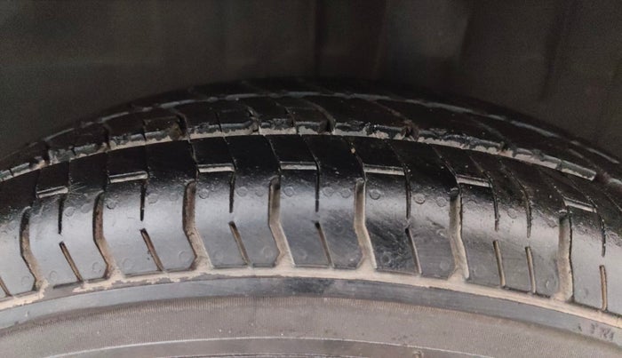 2018 Renault Kwid RXT 1.0 AMT (O), Petrol, Automatic, 76,339 km, Left Rear Tyre Tread