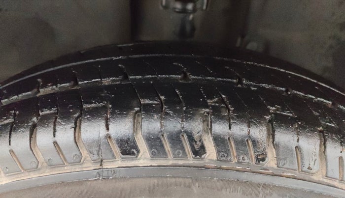 2018 Renault Kwid RXT 1.0 AMT (O), Petrol, Automatic, 76,339 km, Right Front Tyre Tread