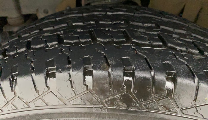2021 Mahindra Thar LX PETROL HT 4WD AT, Petrol, Automatic, 25,178 km, Left Front Tyre Tread