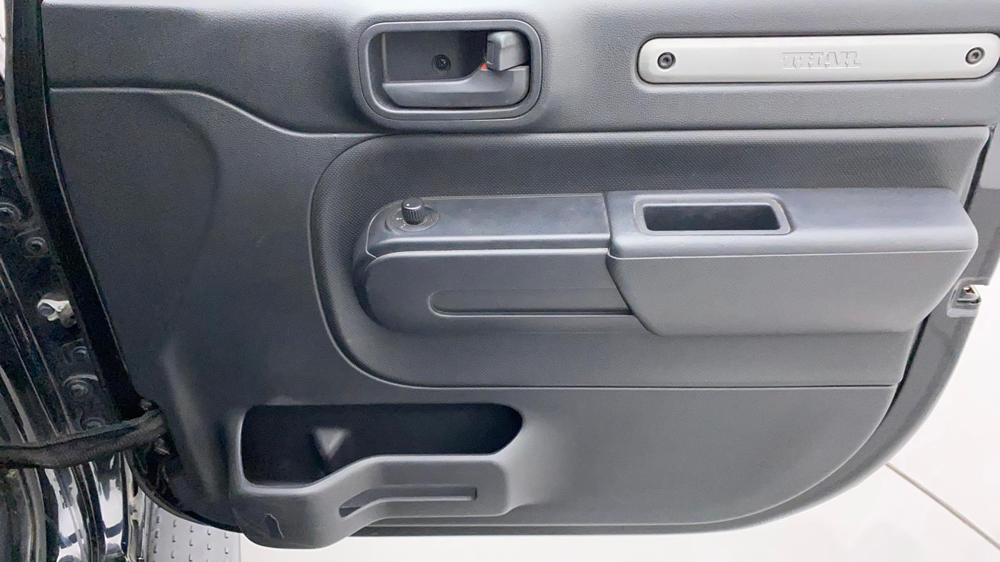 2021 Mahindra Thar LX PETROL HT 4WD AT, Petrol, Automatic, 25,178 km, Driver Side Door Panels Control