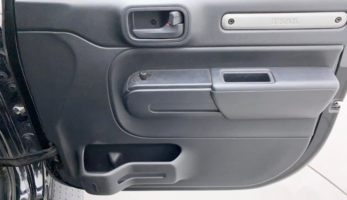 2021 Mahindra Thar LX PETROL HT 4WD AT, Petrol, Automatic, 25,178 km, Driver Side Door Panels Control