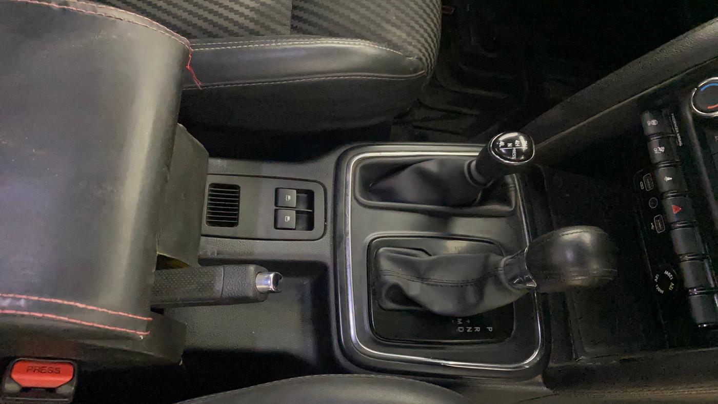 2021 Mahindra Thar LX D 4WD AT CONVERTIBLE, Diesel, Automatic, 93,835 km, Gear Lever
