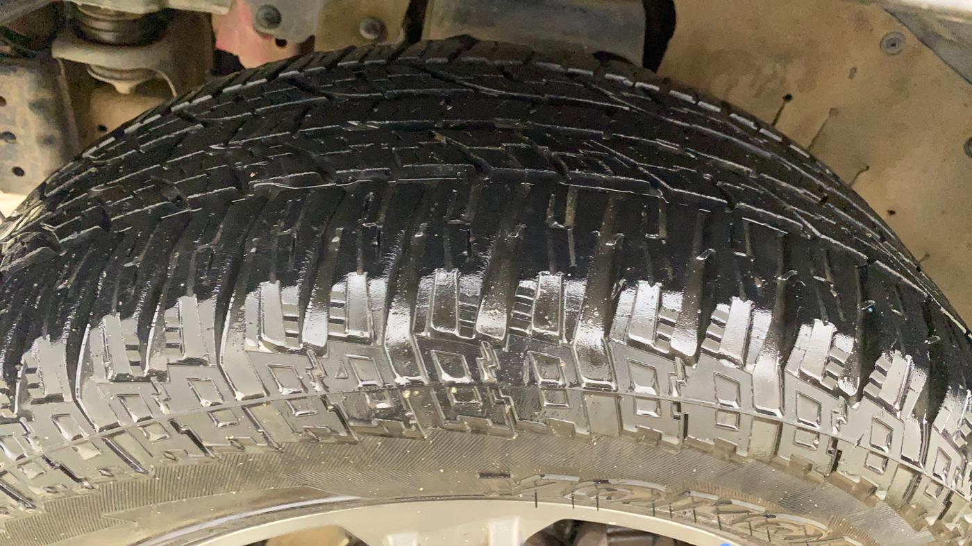 2021 Mahindra Thar LX D 4WD AT CONVERTIBLE, Diesel, Automatic, 93,835 km, Left Front Tyre Tread