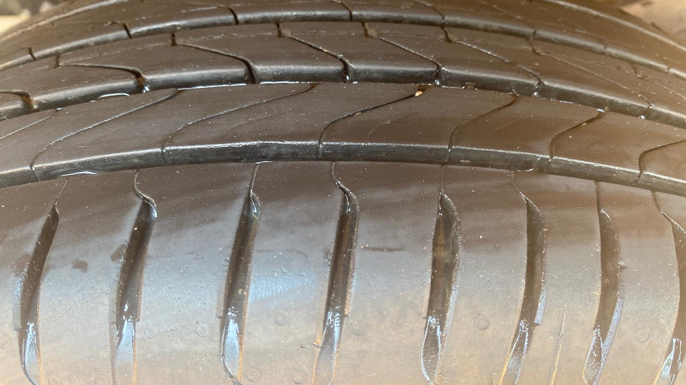 2018 Maruti Swift ZXI, Petrol, Manual, 60,408 km, Left Rear Tyre Tread