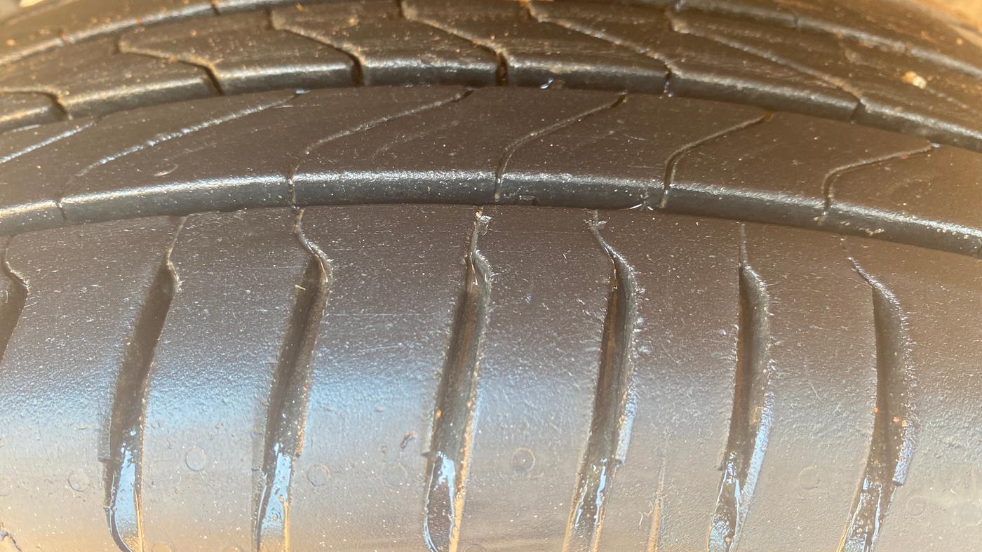 2018 Maruti Swift ZXI, Petrol, Manual, 60,408 km, Left Front Tyre Tread