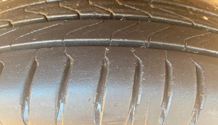 2018 Maruti Swift ZXI, Petrol, Manual, 60,408 km, Left Front Tyre Tread