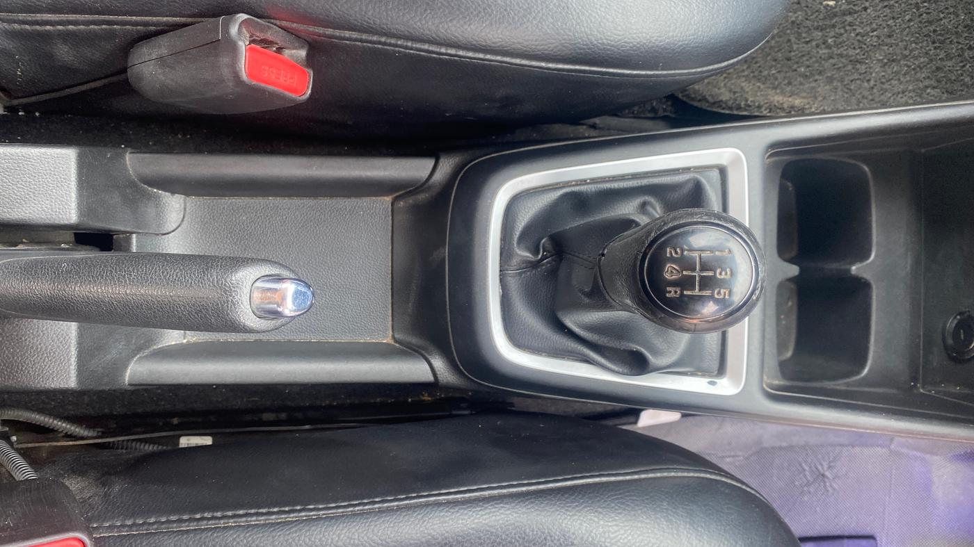 2018 Maruti Swift ZXI, Petrol, Manual, 60,408 km, Gear Lever