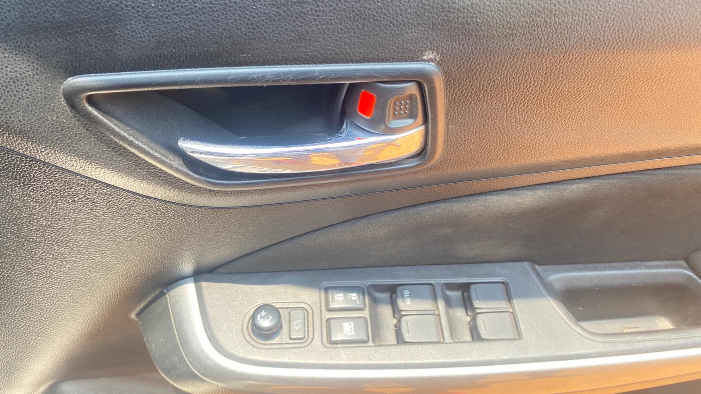 2018 Maruti Swift ZXI, Petrol, Manual, 60,408 km, Driver Side Door Panels Control