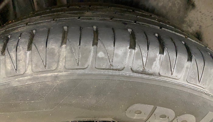 2020 Toyota URBAN CRUISER HIGH GRADE MT, Petrol, Manual, 44,175 km, Right Rear Tyre Tread