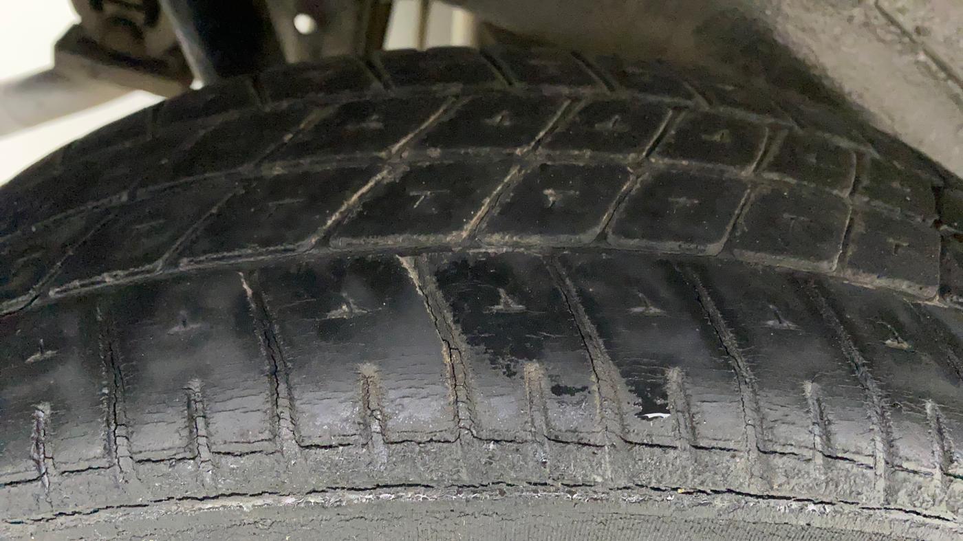 2015 Maruti Wagon R 1.0 VXI AMT, Petrol, Automatic, 54,332 km, Right Rear Tyre Tread