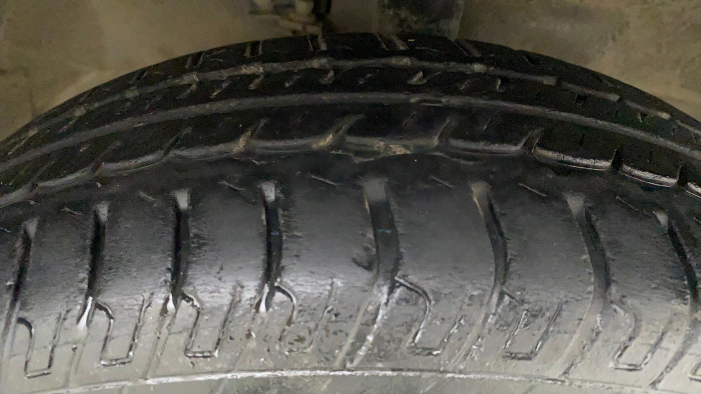 2015 Maruti Wagon R 1.0 VXI AMT, Petrol, Automatic, 54,332 km, Right Front Tyre Tread