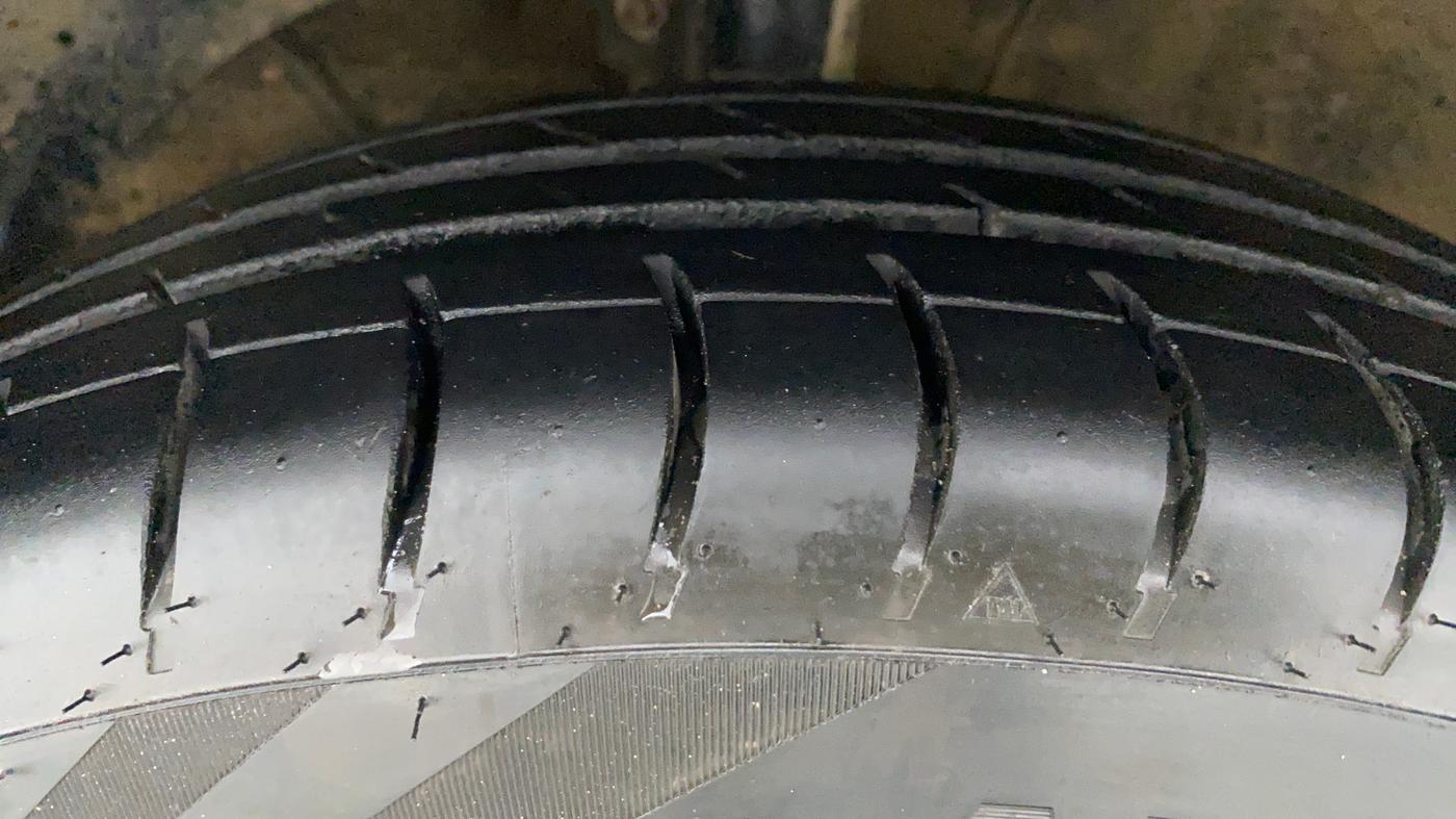 2018 Maruti Swift VXI AMT D, Petrol, Automatic, 57,276 km, Left Front Tyre Tread