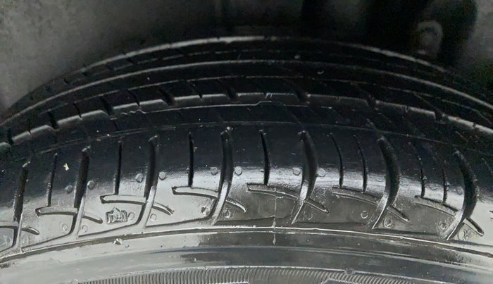 2015 Maruti Ertiga ZDI, Diesel, Manual, 55,234 km, Left Rear Tyre Tread