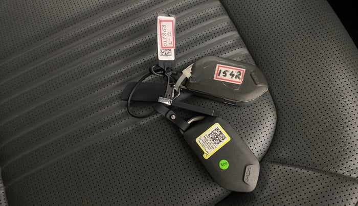 2025 KIA SYROS HTX Plus (O) 1.0 Turbo 7DCT, Petrol, Automatic, 3,947 km, Key Close Up