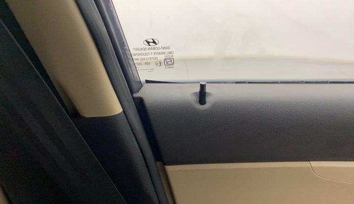 2016 Hyundai Eon ERA PLUS (O), Petrol, Manual, 50,419 km, Lock system - Door lock knob has minor damage