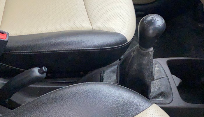 2016 Hyundai Eon ERA PLUS (O), Petrol, Manual, 50,419 km, Gear lever - Boot cover slightly torn