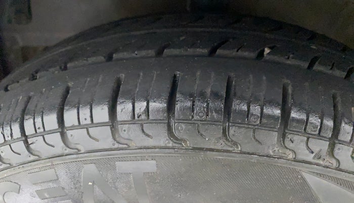 2016 Hyundai Eon ERA PLUS (O), Petrol, Manual, 50,419 km, Left Front Tyre Tread
