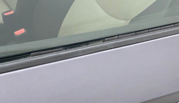 2016 Hyundai Eon ERA PLUS (O), Petrol, Manual, 50,419 km, Front passenger door - Weather strip has minor damage