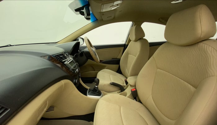2013 Hyundai Verna FLUIDIC 1.6 VTVT SX, Petrol, Manual, 37,506 km, Right Side Front Door Cabin